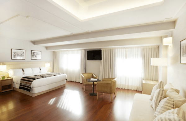 Hotel Holiday Inn habitación