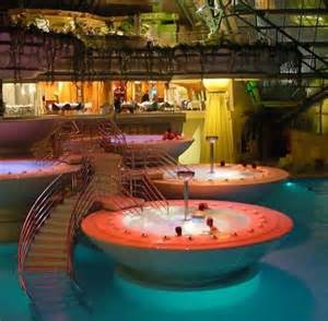 Laguna interior de Caldea Andorra