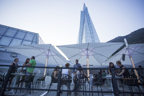 Fam acb cena terraza Inúu