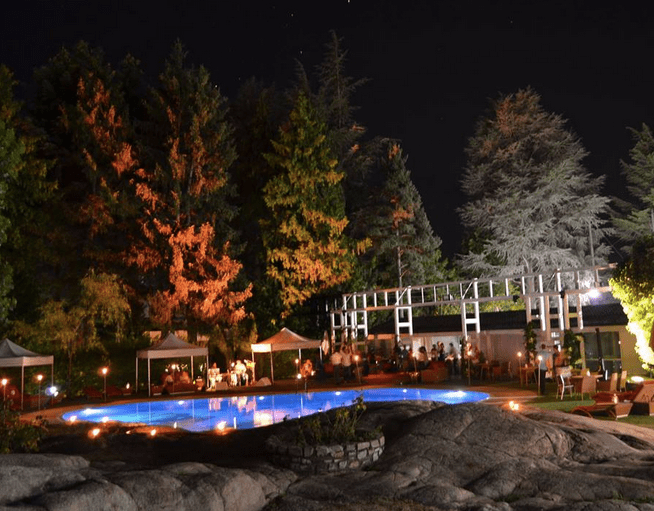 Andorra PArk Hotel jardín nocturno